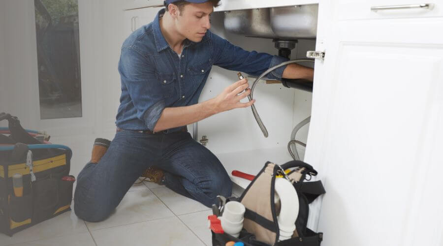Expert burst pipe repair services in Keensburg, IL